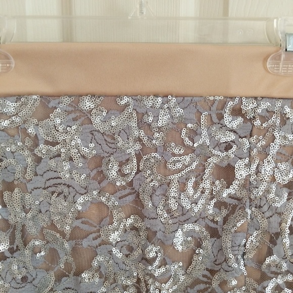 Sequin mini skirt with slit - Picture 5 of 5